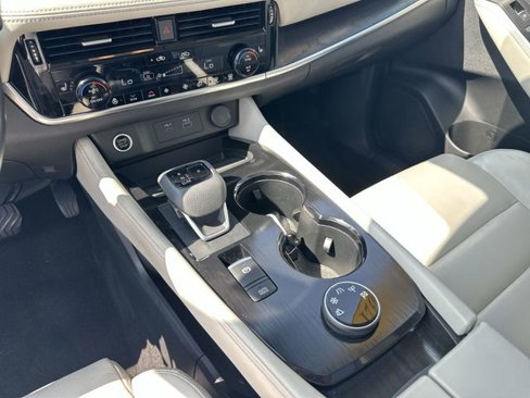 Used 2021 Nissan Rogue SL image 24