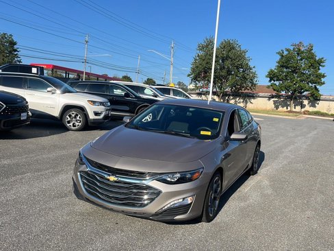Used 2023 Chevrolet Malibu LT image 3