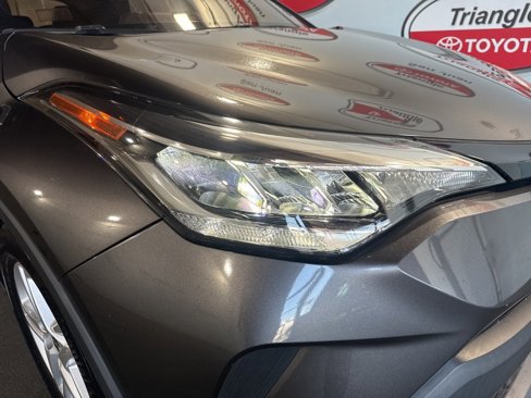 Used 2022 Toyota C-HR XLE image 10