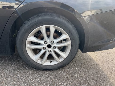 Used 2016 Chevrolet Malibu LT image 3