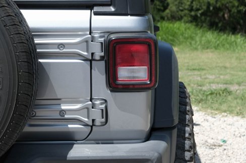 Used 2018 Jeep Wrangler Unlimited Sport S image 33