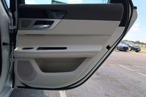 Used 2017 Jaguar XF Prestige image 51