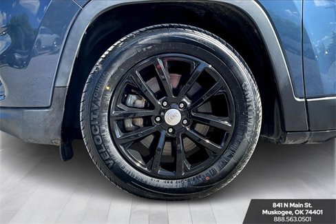 Used 2019 Jeep Cherokee Latitude Plus w/ Comfort/Convenience Group image 31