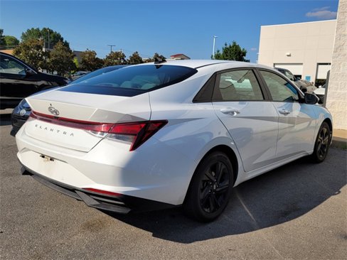Used 2023 Hyundai Elantra SEL image 2