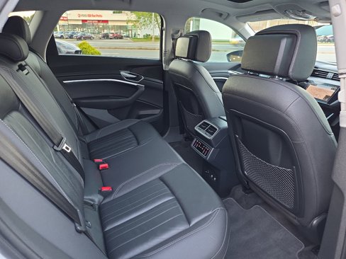 Used 2021 Audi e-tron Premium w/ Convenience Plus Package image 45