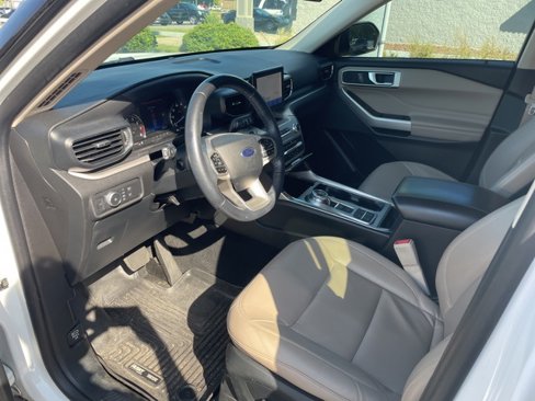 Used 2020 Ford Explorer XLT w/ Equipment Group 202A image 7