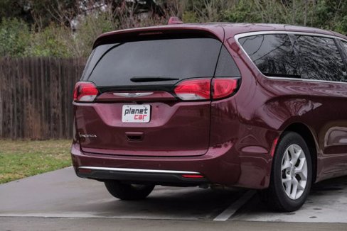 Used 2018 Chrysler Pacifica Touring Plus w/ Tire & Wheel Group image 11