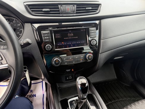 Used 2018 Nissan Rogue S image 16