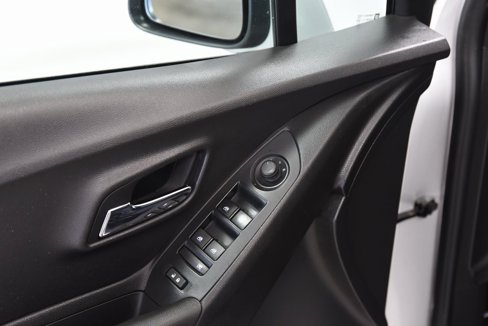 Used 2020 Chevrolet Trax LS w/ Tint and Cruise Package image 15
