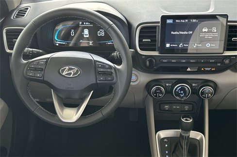 New 2025 Hyundai Venue SEL image 11