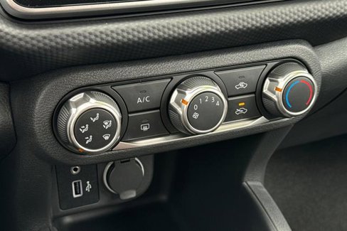 New 2025 Nissan Kicks Play S image 20