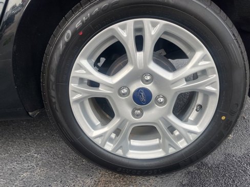 Used 2016 Ford Fiesta SE image 27