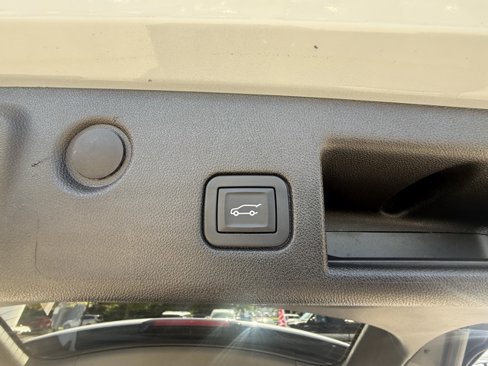 Used 2019 Chevrolet Equinox LT image 19