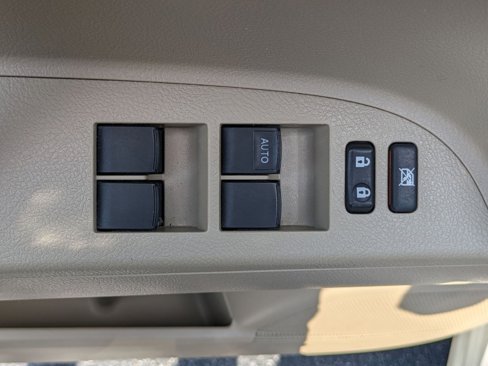 Used 2011 Toyota Highlander 2WD image 19