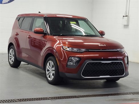 Used 2022 Kia Soul LX image 3
