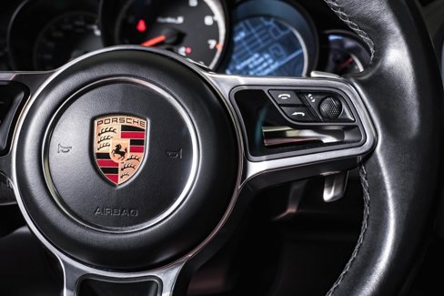 Used 2016 Porsche Cayenne Turbo S image 19