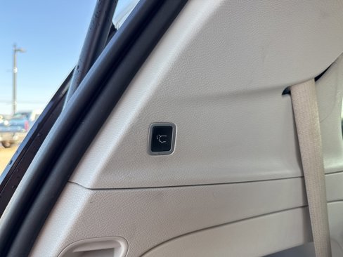 Used 2018 Chrysler Pacifica Touring-L image 11