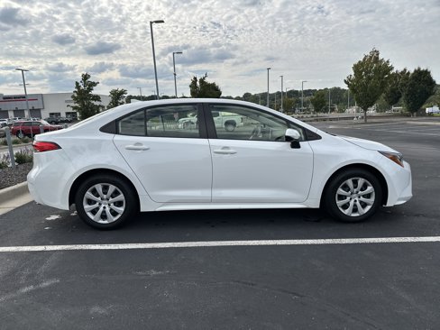 Used 2020 Toyota Corolla LE image 11
