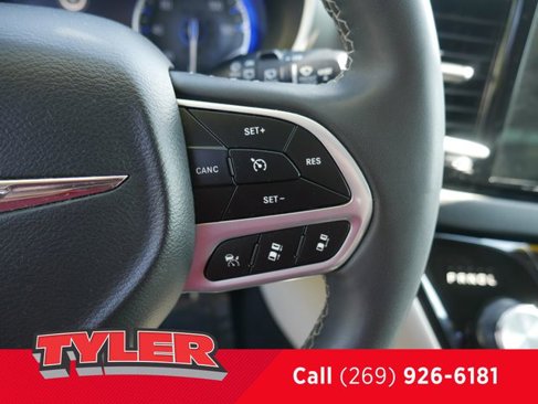 Used 2023 Chrysler Pacifica Touring-L image 29