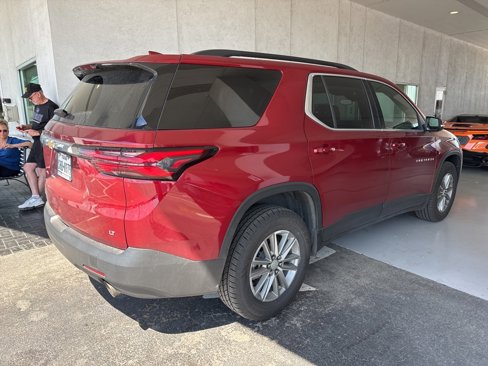Used 2023 Chevrolet Traverse LT image 2