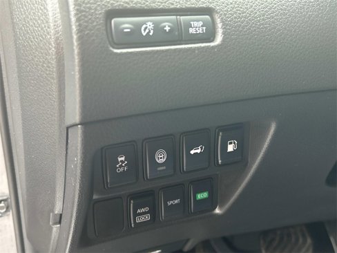Used 2020 Nissan Rogue SV image 23