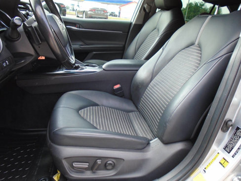 Used 2020 Toyota Camry SE image 9