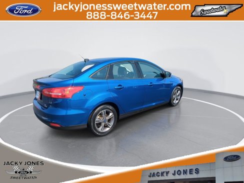 Certified 2018 Ford Focus SE w/ SE Appearance Package image 8