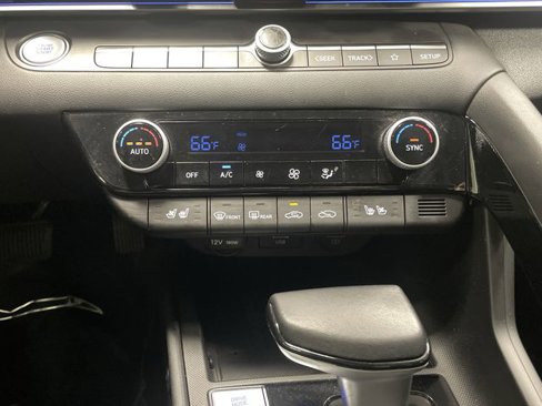 Used 2023 Hyundai Elantra Limited w/ Winter Weather Package image 20