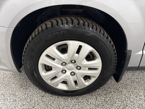 Used 2018 Dodge Grand Caravan SE image 8