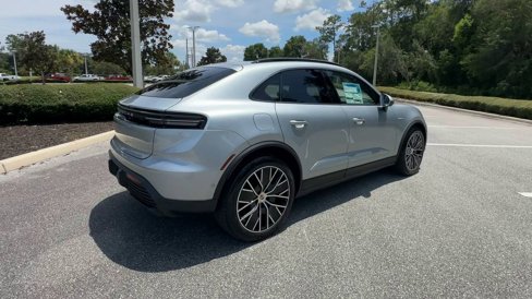 New 2025 Porsche Macan Electric image 8