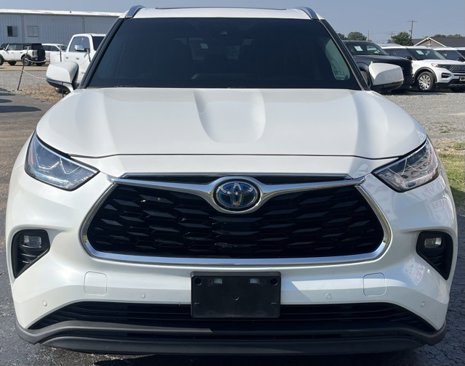 Used 2021 Toyota Highlander Limited image 3