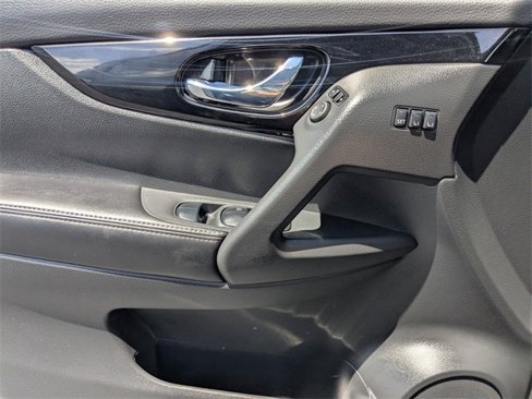 Used 2022 Nissan Rogue Sport SL w/ Premium Package image 26