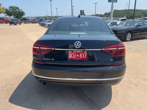 Used 2018 Volkswagen Passat 2.0T SE image 5