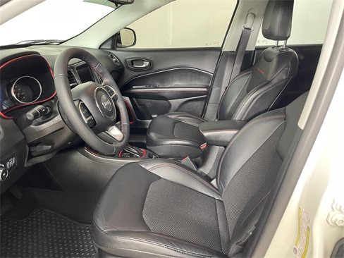Used 2017 Jeep Compass Trailhawk image 3
