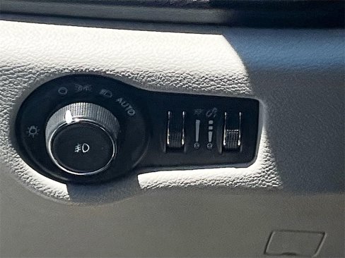 Used 2018 Chrysler Pacifica Touring-L image 10