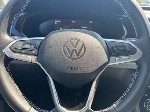 Certified 2024 Volkswagen Taos SE image 31