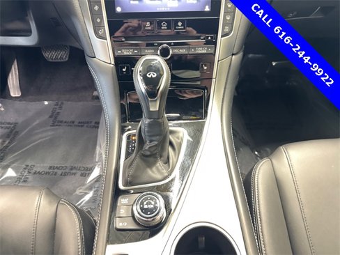 Used 2019 INFINITI Q60 3.0t Luxe w/ Essential Package image 16