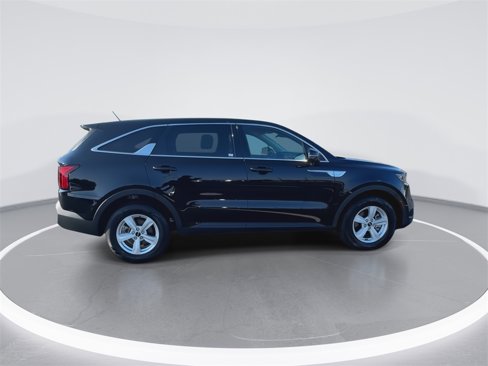 Used 2023 Kia Sorento LX image 9