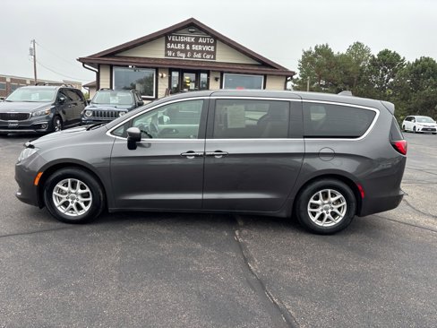 Used 2017 Chrysler Pacifica Touring image 6