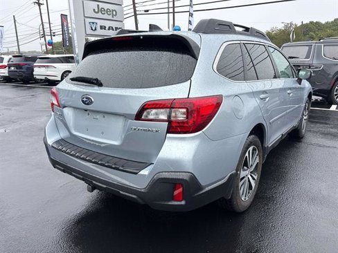 Used 2018 Subaru Outback 2.5i Limited image 3