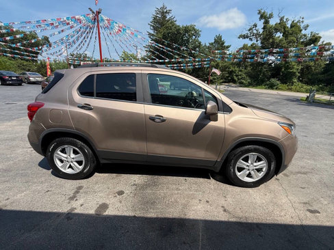 Used 2018 Chevrolet Trax LT w/ LT Convenience Package image 2