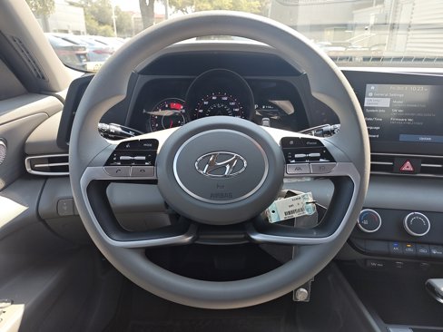 Used 2023 Hyundai Elantra SE image 18