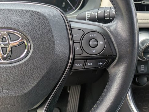 Used 2019 Toyota RAV4 Limited image 23