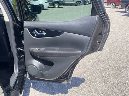 Used 2021 Nissan Rogue Sport SV image 12