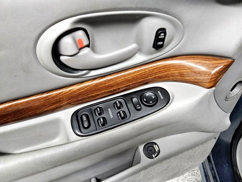 Used 2002 Buick Le Sabre Custom w/ Luxury Pkg image 7