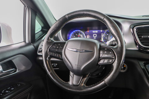 Used 2019 Chrysler Pacifica Touring Plus w/ Advanced Safetytec Group image 12