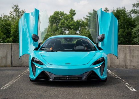 New 2025 McLaren Artura image 4