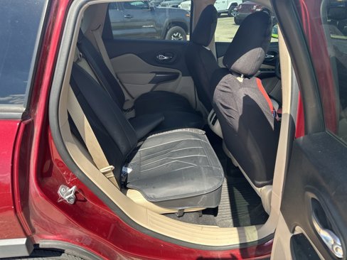 Used 2021 Jeep Cherokee Latitude w/ Mopar Interior Package image 9