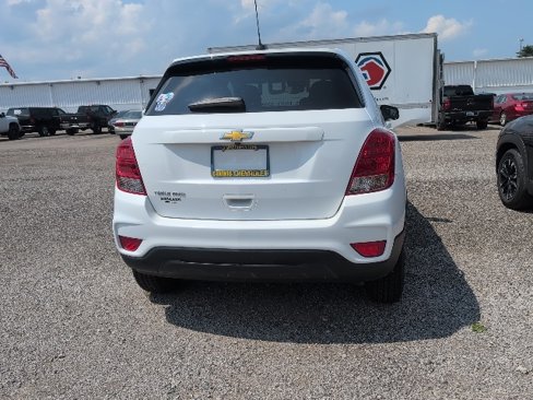 Certified 2022 Chevrolet Trax LS w/ Tint and Cruise Package image 5