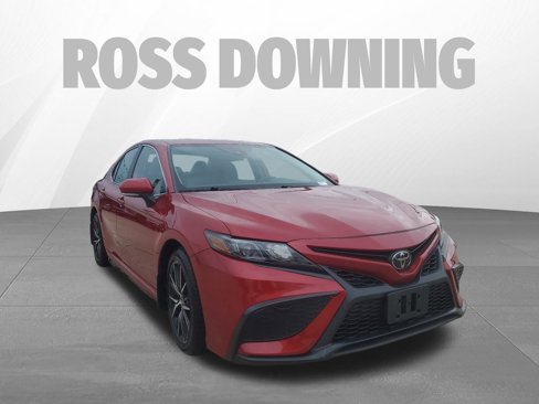 Used 2023 Toyota Camry SE image 3